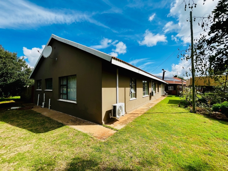 To Let 3 Bedroom Property for Rent in Bainsvlei Free State